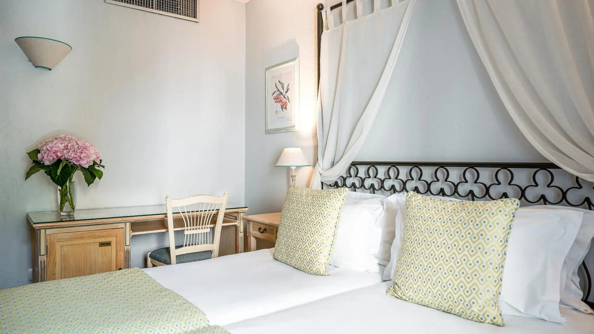 Villa Alessandra Paris 4*,
