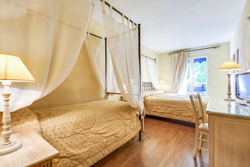 Villa Alessandra Paris 4*,