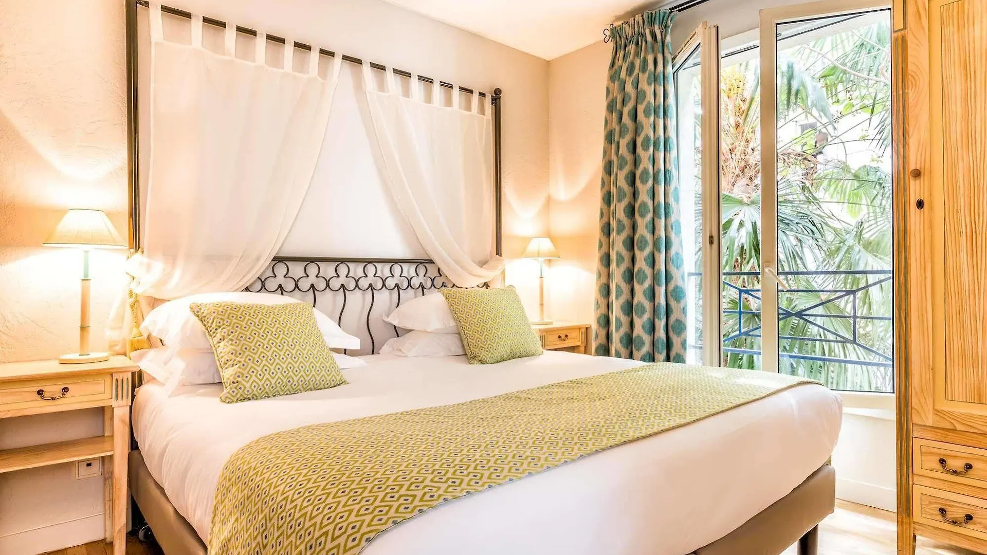 Villa Alessandra Paris 4*,