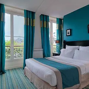 Cluny Square Hotel